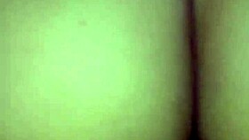 tirando a virgindade da novinha com um dedo no cuzinho