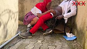 공부 건너뛰고 이 장난기 있는 대학생과 채팅하고 싶어