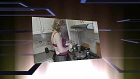 Haver, nézd ezt a MILF-et harisnyában, meztelenül főz, mutatja a puncit és ciciket!