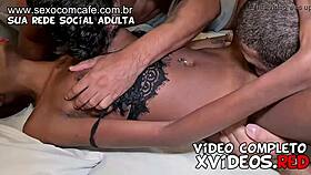 Magrinha mulatinha két farkat vesz be motelben