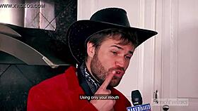 Concours de twinks nus s'échauffe entre Felix et Justin dans affrontement sauvage