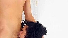 Que bunda gostosa, vou bater nessa gostosa hotwife com o pau duro 😈