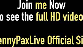 الجميلة بيني باكس تقدم وظيفة قدم شهوانية في الحمام