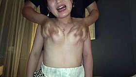 Babe Asia Muda di Aksi Hardcore Rumahan