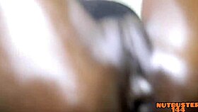 Ebony kurva túži po hlbokom análom tvrdom výjebe