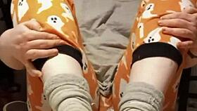 Hey, wanna smell my dirty feet for some kinky fun?