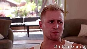 Beau gosse au cœur brisé consolé par la bite du étalon - Alpha Wolfe et Dereck Defendi