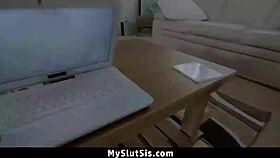 गर्म सौतेली बहन आर्याना अमातिस्ता सौतेले भाई को बांग करती है जब माँ चौंककर देखती है