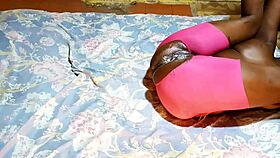 Amatur ebony panas, kau sembunyi abang tiri bintang porno?