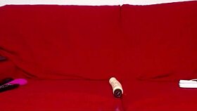 playing with pussy dildo on webcam 😻