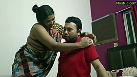 Přistihl jsem desi bhabhi na skryté kameře při divokém sexu