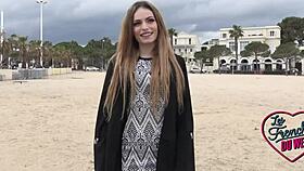 Clara Mia Jeune Coquine Aime Les Grosses Queues In Lingerie