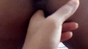 Casada safada shows off her big juicy ass for fun