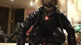 Roxina2008 explores dildo usage in a casual session.