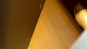 Casting krivkatej tučnej kolegyne v viazanej roleplay scéne sa zmení na skutočnú akciu