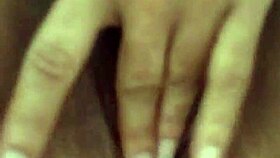 Casada safada shows off her big juicy ass for fun