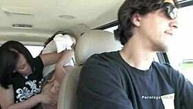 Одри Холандър и Тори Лейн небрежно споделят курчета за диво двойно проникване.