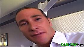 ما أصدق هذه الشقراء الشريرة تأخذ عدة زب سوداء كبيرة في حفلة جماعية مجنونة