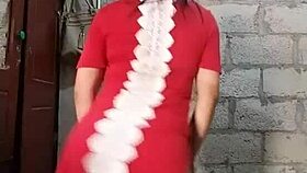 Latina amateur dances without underwear teasingly