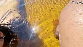 Срамежлива новичка на плажа на Хелоуин