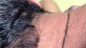 Раннее утро начинается с горячей сессии минета между двумя жаждущими любителями. Их страсть разгорается под мягким светом зари.