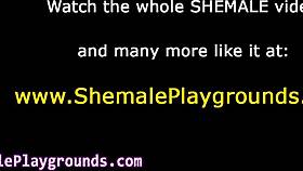 non riesco a smettere di guardare questa ladyboy che si sculaccia il cazzo duro da sola!