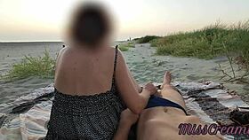 Γεια, είδες ποτέ γαλλίδα δασκάλα να κάνει τρελό χειροβολισμό σε δημόσια παραλία;