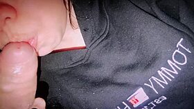 me dejé mamarle la verga a mi adorable travieso