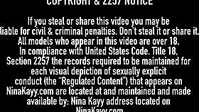 Kayy licks plump pussy 😍