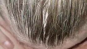 Vau! LIŽEM MILF-inoj dlakavoj PIČKI vibrirajućim jezikom sa piercingom za intenzivno oralno uživanje