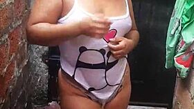 My cousin got hot and masturbated while bathing on the floor.