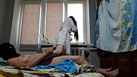 שלישיית לסביות לוהטת בחופשת קיץ עם בנות מפתות