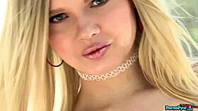 โคโค่ โคโค่เล็กบลอนด์ในชุดนักเรียนรับควยดำ