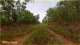 Fanget mens jeg filmer nøgen video i det offentlige af løber