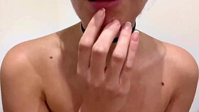 In this French amateur scene a superb woman offers to suck your dick on web chat