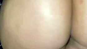 la madrastra soraya culona se calienta antes de la ducha y acaricia su hermoso culo