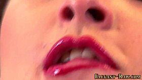 buttplugged glam ho toys herself in high-def solo