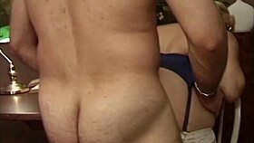 Hej, moje stará špinavá učitelko, šukám tě!