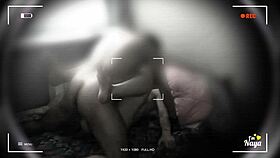 真实隐藏摄像头捕捉到继父又一次后入弯腰的瘦18+少女。必须看这个偷偷的镜头！