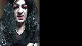 Crossdresser biseksual Mark Wright rindu rasa unik.