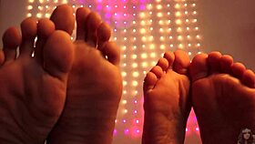 I love the feet of two pinay girls with asian toes