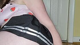 Foxtail buttplug picu mainan anal sengit dengan remaja dan milf dalam stoking. Sesi mainan mereka berakhir dengan orgasme liar.