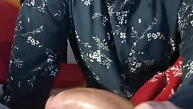 teresa si diverte a menarmi il cazzo