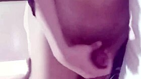 Caralho, sou uma travesti solo gozando duas vezes loucamente!