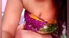 very sexy indian babe posing hotly 😍