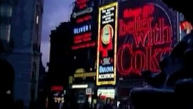 Klasyczny Trójkąt w Ciemnych Londyńskich Cieniach Swingingowych Sześćdziesiątych. Przeżyj Włochatą Retro Pasję.