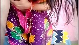 very sexy indian babe posing hotly 😍