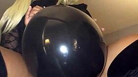 balloon fetish with big ass babe