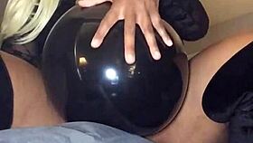 balloon fetish with big ass babe