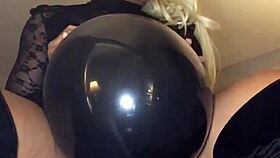 balloon fetish with big ass babe